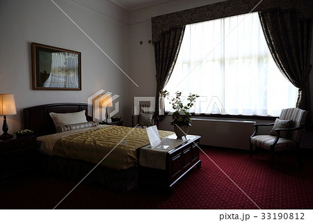 寝室 ベッド 洋風 洋館の写真素材