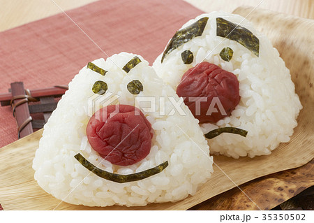おにぎり キャラクター おむすび 顔の写真素材
