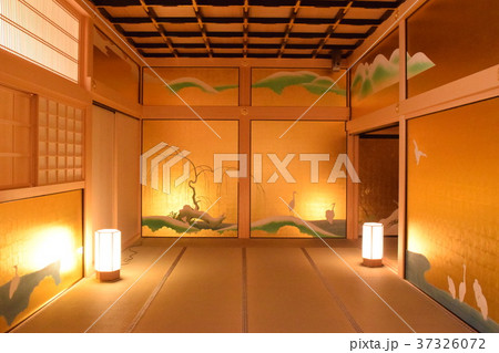 秀峰銘】山水図屏風 金屏風 片面 六曲 和室 家具 インテリア 金色 屏風