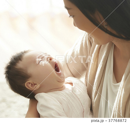 赤ちゃん 新生児 外国人 かわいいの写真素材