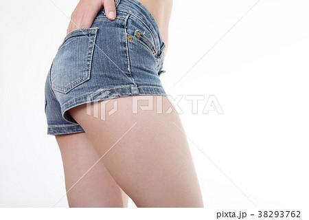 ミニ ショートパンツ 後ろ姿 
