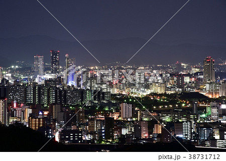 夜景 広島市 都会 街並みの写真素材