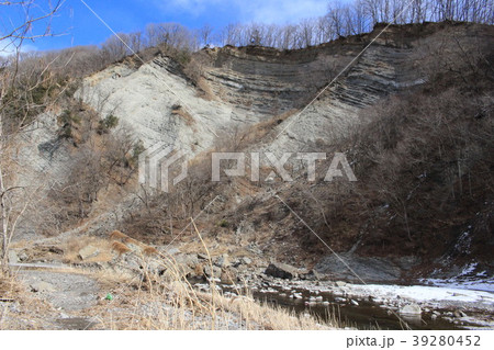 赤平川 化石発掘の写真素材