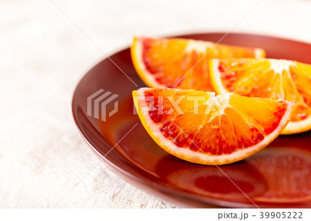 国産オレンジ スマイルカットの写真素材