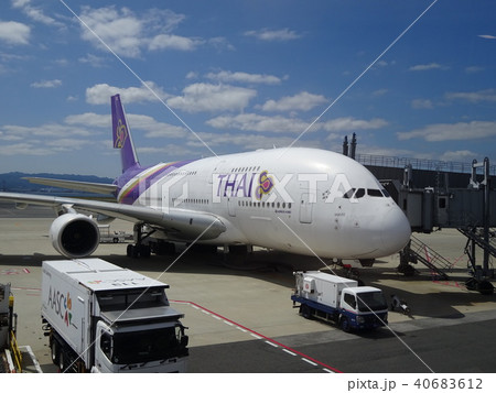 タイ国際航空 エアバス A380 800 関西国際空港の写真素材