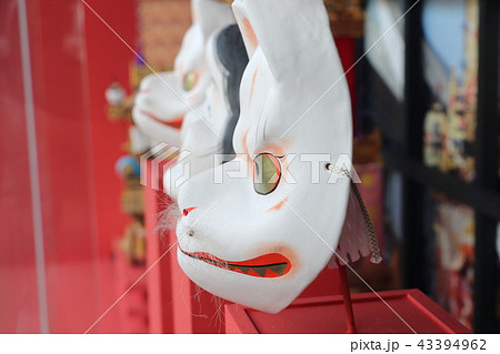 鳥居 千本鳥居 面 狐の写真素材