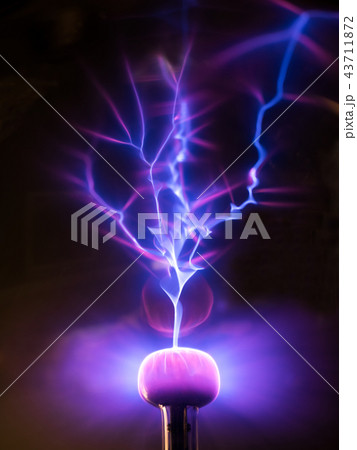 紫色 稲妻 雷 カミナリの写真素材 - PIXTA