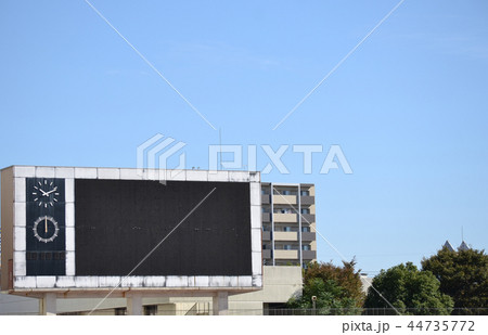 電光掲示板 掲示板 陸上競技場 野球場の写真素材