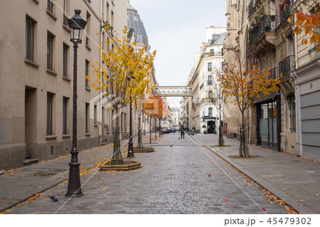 パリ フランス 道路 おしゃれの写真素材