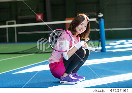 女子 テニス 部活動 かわいいの写真素材