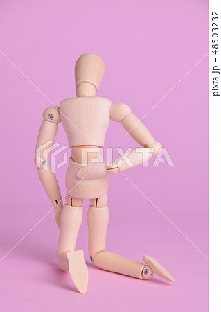 膝立ち モデルの写真素材