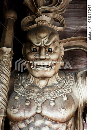 仏像 仁王 木像 顔の写真素材
