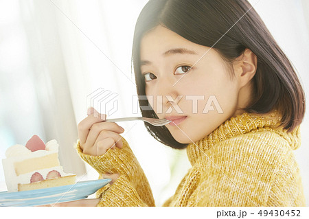 最も人気のある イラスト ケーキ 食べる ポーズ 最高の画像壁紙日本aad