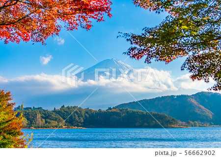 きれい 綺麗 湖 景色の写真素材