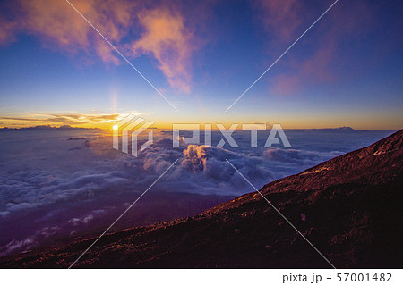 富士山 登山 かわいい イラスト 年賀素材の写真素材