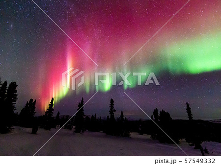 アラスカ 夜空 フェアバンクス 幻想的の写真素材 - PIXTA