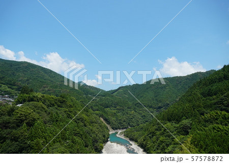 集落 森林 山 谷間の写真素材