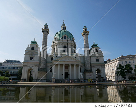 カールス教会 ウィーン オーストリア 海外の写真素材