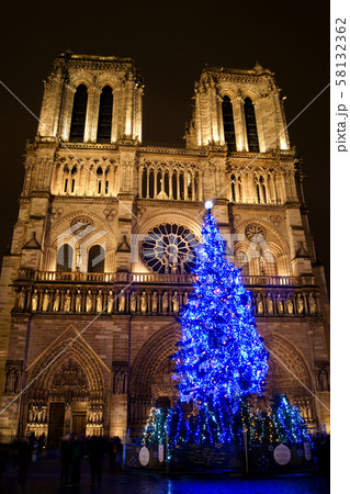 ノートルダム大聖堂 クリスマス 教会 クリスマスツリーの写真素材 - PIXTA