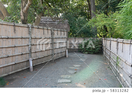 日本庭園 砂利 小路 和風の写真素材