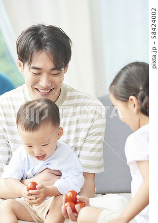 赤ちゃん 男の子 幼児 イケメンの写真素材
