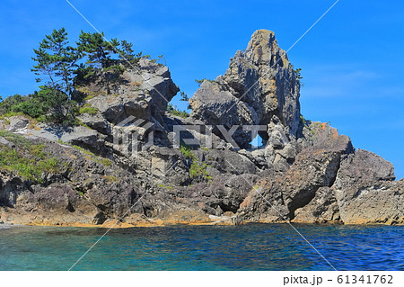 能登半島 輪島 曽々木海岸 窓岩の写真素材 - PIXTA