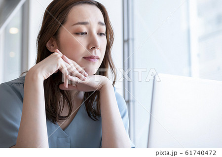 考え込むの写真素材