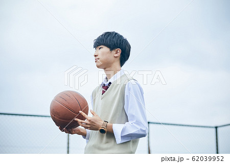 男子バスケの写真素材