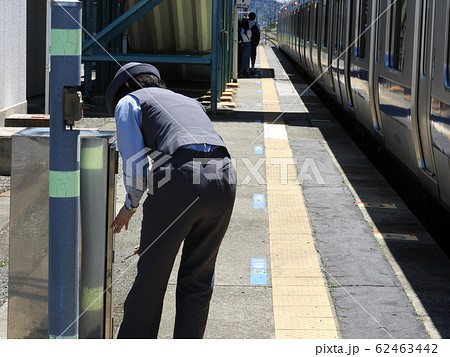 Jr東日本 鉄道 車掌 女性の写真素材