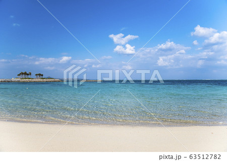 沖縄 エメラルドビーチ 海 ビーチの写真素材