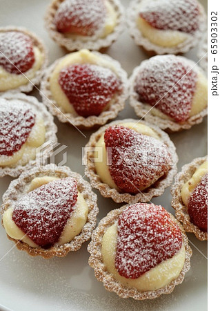 いちごタルトの写真素材
