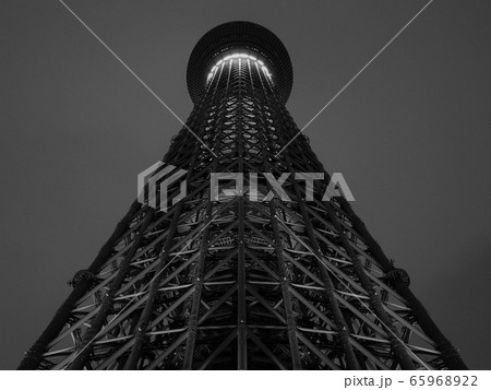 タワー 東京スカイツリー 夜景 モノクロの写真素材