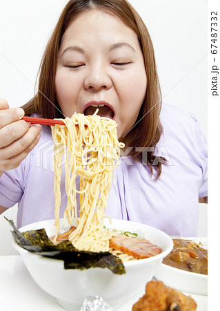 大食い 食べ物の写真素材