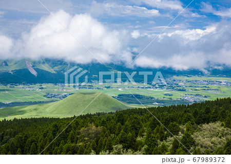 米塚 俯瞰 山 草原の写真素材