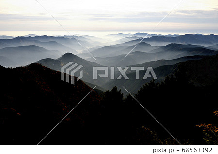 連なる山々の写真素材 - PIXTA