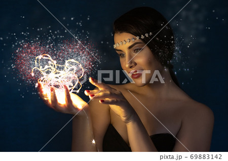 フェアリー 幻想的な 魔術 美しい 女の子 女性の写真素材