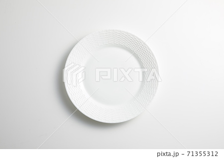 皿 フォーク ナイフ 食器の写真素材