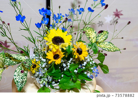 花束 花 向日葵 かすみ草の写真素材