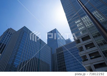 光が差し込んだオフィスビル,青,ブルー