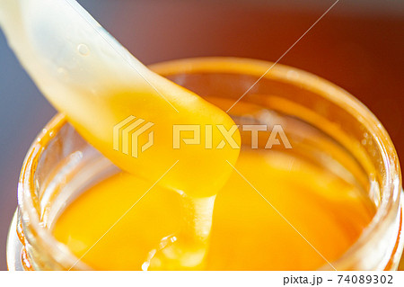 すくいあげるの写真素材