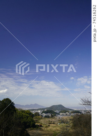 二上山 山 遠望 樹木の写真素材 - PIXTA