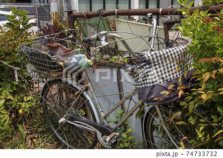 放置自転車 廃棄物 ごみ問題の写真素材