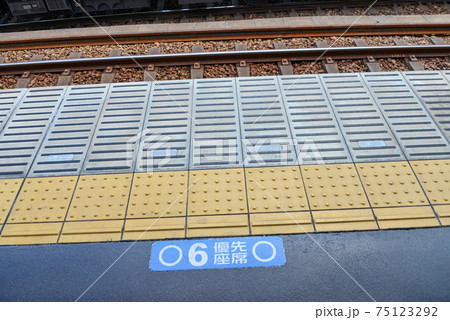乗車位置案内板の写真素材 - PIXTA