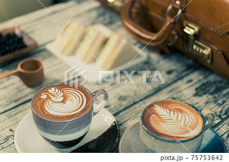 ラテアート コーヒー 珈琲 ラテの写真素材