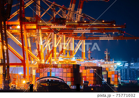 ガントリークレーン クレーン 青海 青海コンテナ埠頭の写真素材