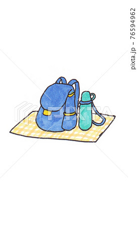 遠足 山 小学生 男の子のイラスト素材