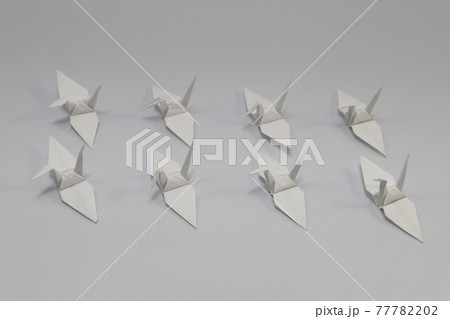 ツル 折り紙 クラフト 折るの写真素材 Pixta