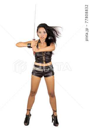 刀 武器 ポーズ 女性の写真素材