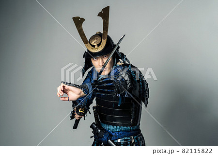 鎧 ポーズの写真素材