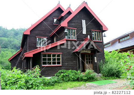 山小屋 栂池 赤い屋根 長野の写真素材 - PIXTA